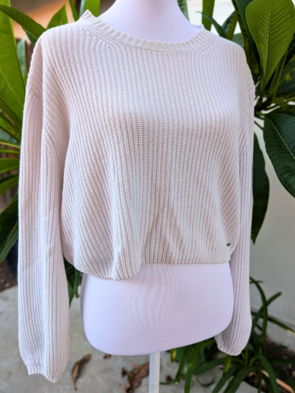 VGUC Hollister off white ivory cable knit long sleeve crop sweater size M